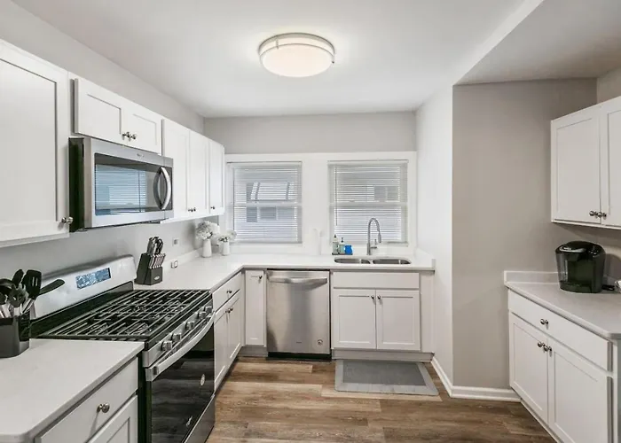 Charming Family Near Great Lakes Naval Base *
