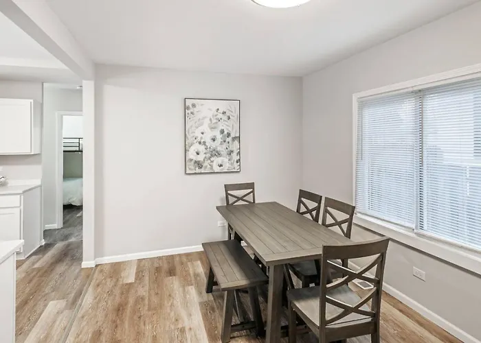 Charming Family Near Great Lakes Naval Base Ferienhaus *
