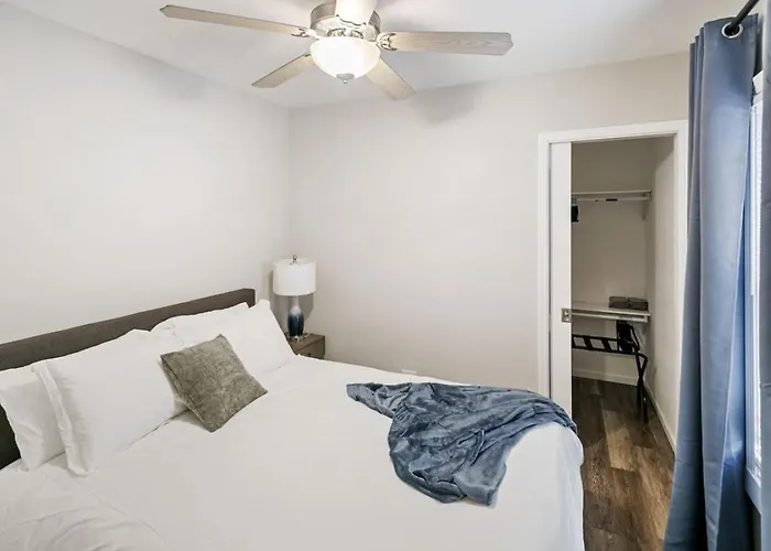 Charming Family Near Great Lakes Naval Base Waukegan