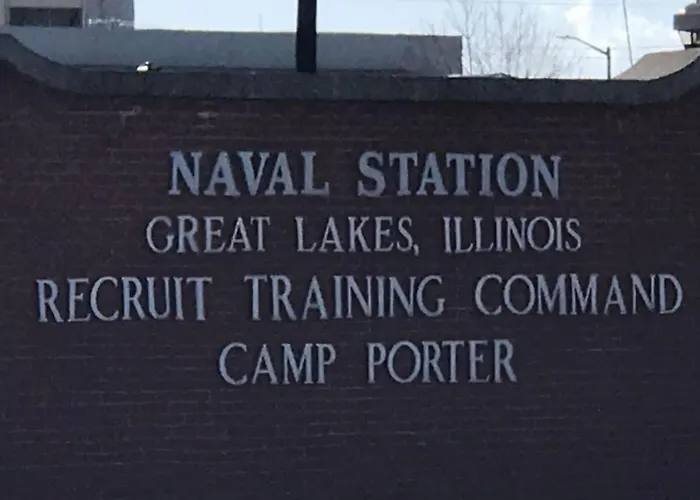 Charming Family Near Great Lakes Naval Base Ferienhaus *