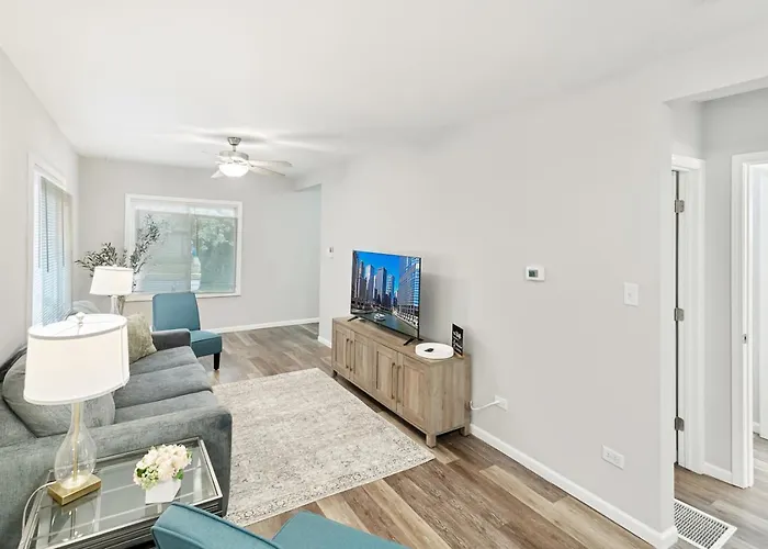 Charming Family Near Great Lakes Naval Base Waukegan
